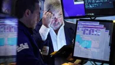 Tech stocks suffer, yen teeters near intervention zone.