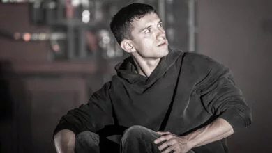 Tom Holland's Romeo impresses crowds more than critics.
